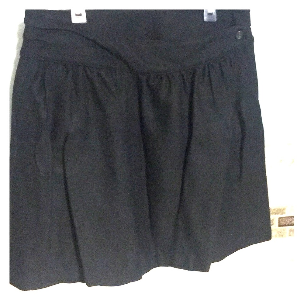 Black skirt with pockets